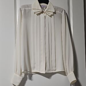 Elegant Cream Vintage Blouse